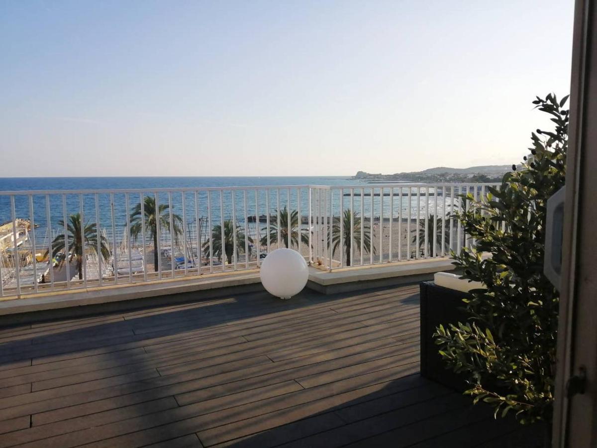 Atico Con Fantasticas Vistas Al Mar Y La Iglesia Appartement Sitges